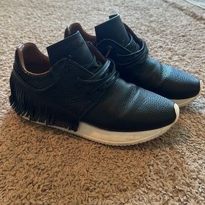 Rare all black Esseutesse